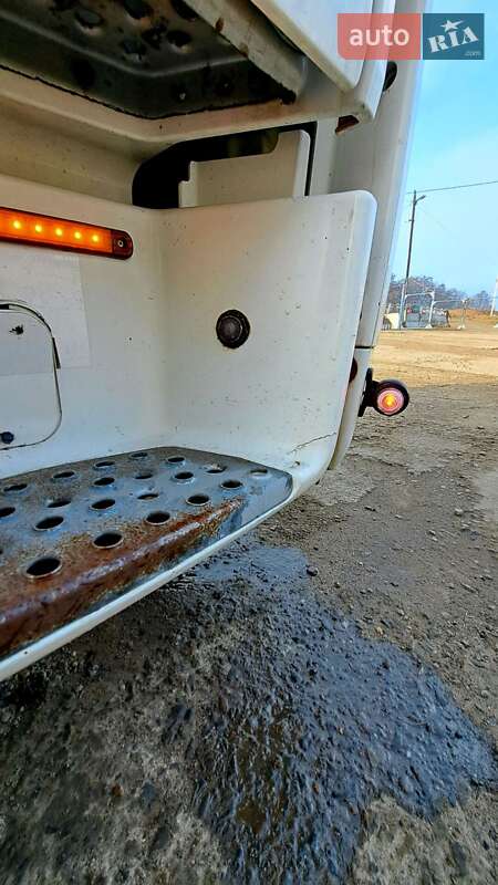 Тентований MAN TGX 2012 в Чернівцях