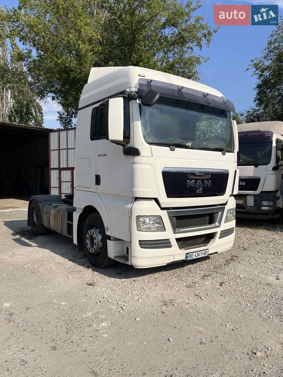 Продається MAN 18.360, куплений мною в D влітку 2023 року та пригнаний, влітку 2023 року перед техоглядом було багато запчастин замінено; нові гальмівні диски, енергоакумулятори, акумулятори, гума Continental та інші запчастини. Нічого не підфарбовувалось, все в оригіналі. В наявності повна сервісна книга та всі підтверджуючі документи на ремонт. Можливий продаж з ПДВ. Без пробігу по Україні.