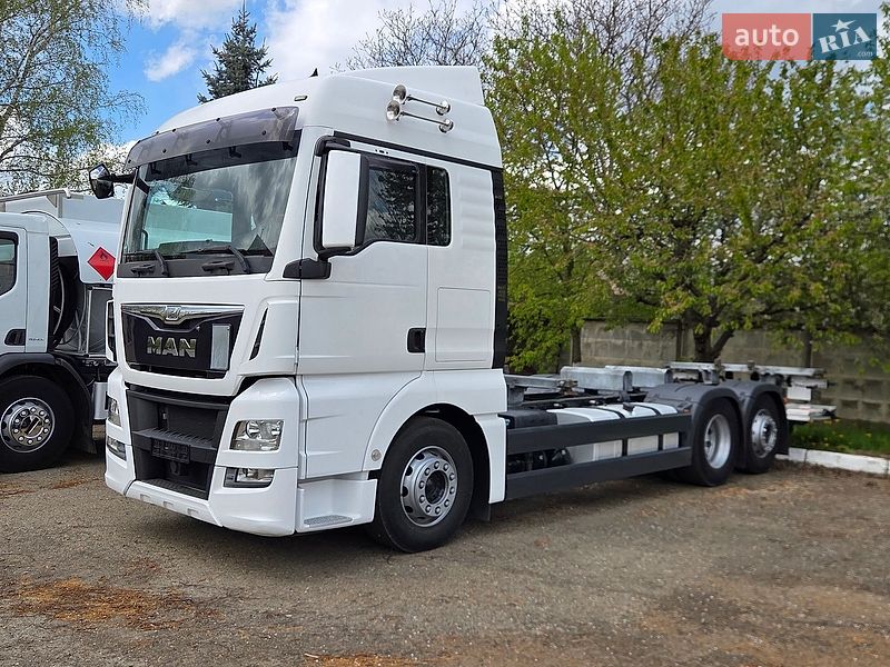 Контейнеровоз MAN TGX 2015 в Черновцах