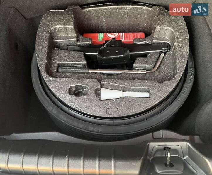 Седан Maserati Ghibli 2014 в Львові