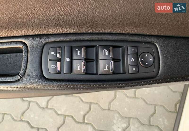 Седан Maserati Ghibli 2014 в Львові