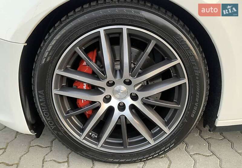 Седан Maserati Ghibli 2014 в Львові