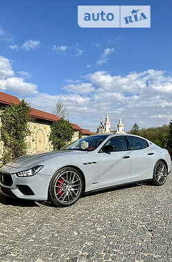 Седан Maserati Ghibli 2016 в 