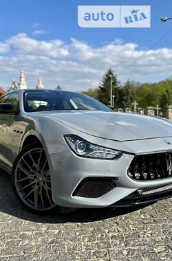 Седан Maserati Ghibli 2016 в 