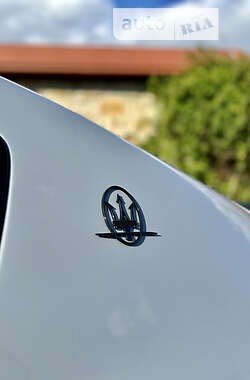 Седан Maserati Ghibli 2016 в 