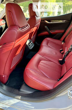 Седан Maserati Ghibli 2016 в 