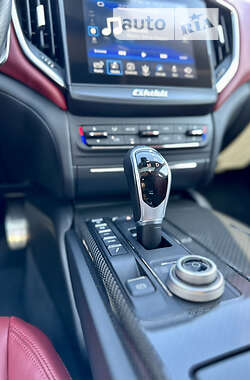 Седан Maserati Ghibli 2016 в 