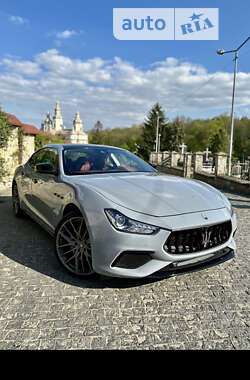 Седан Maserati Ghibli 2016 в 