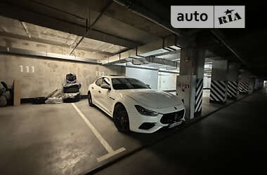 Седан Maserati Ghibli 2017 в 