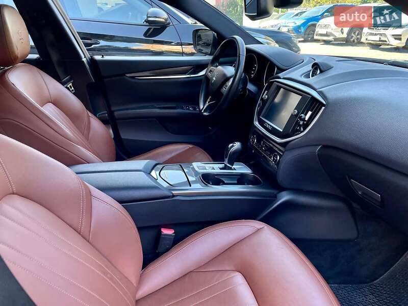 Седан Maserati Ghibli 2015 в Киеве фото 3 Седан Maserati Ghibli 2015 в Киеве
