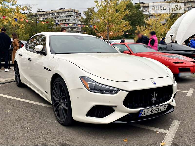 Седан Maserati Ghibli 2017 в 