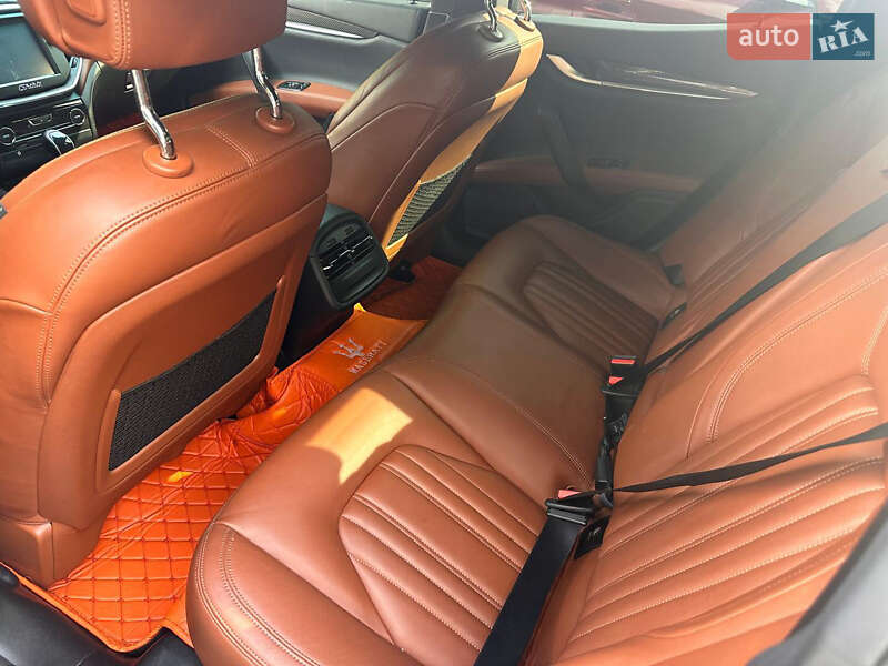 Седан Maserati Ghibli 2014 в Львові