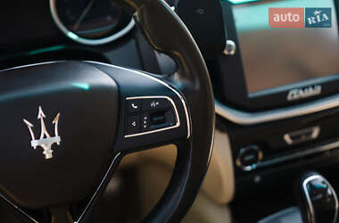 Седан Maserati Ghibli 2014 в 