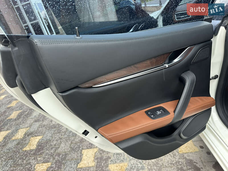 Седан Maserati Ghibli 2017 в Умані