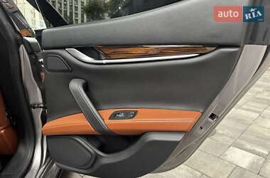 Седан Maserati Ghibli 2013 в 
