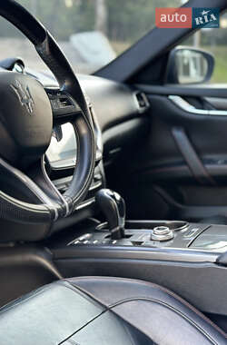 Седан Maserati Ghibli 2017 в 