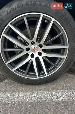 Седан Maserati Ghibli 2015 в 