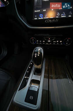 Седан Maserati Ghibli 2014 в 