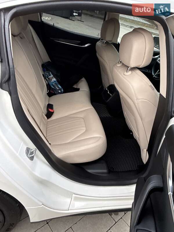 Седан Maserati Ghibli 2014 в Тячеве