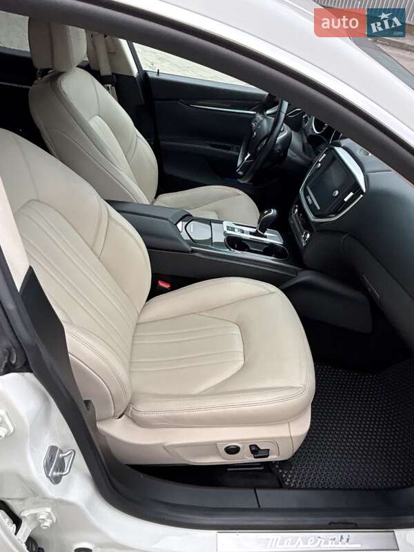 Седан Maserati Ghibli 2014 в Тячеве