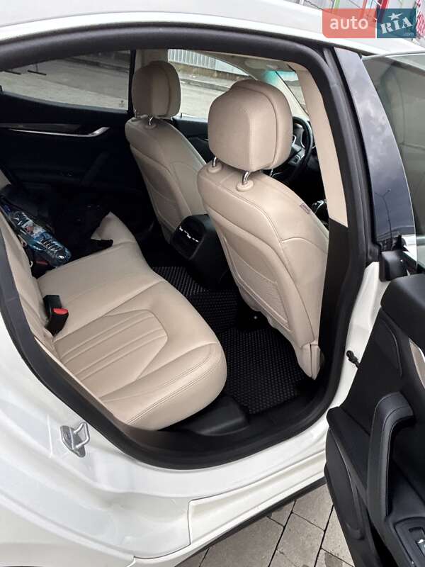 Седан Maserati Ghibli 2014 в Тячеве