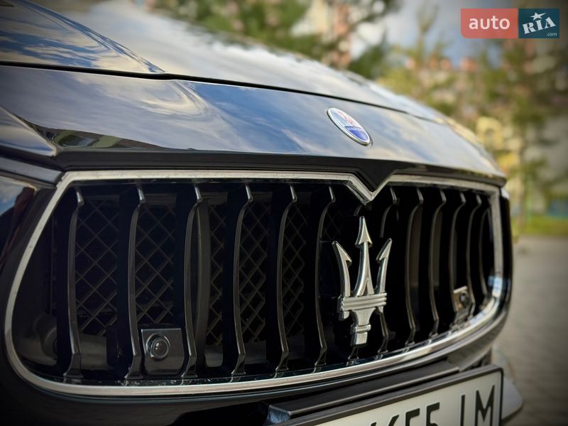 Седан Maserati Ghibli 2014 в Івано-Франківську