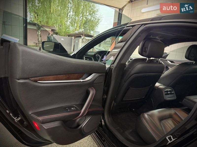 Седан Maserati Ghibli 2014 в Івано-Франківську