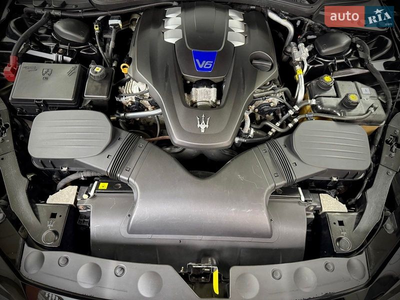 Седан Maserati Ghibli 2014 в Івано-Франківську