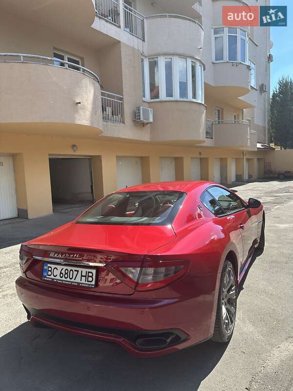 Купе Maserati GranTurismo 2014 в Львові