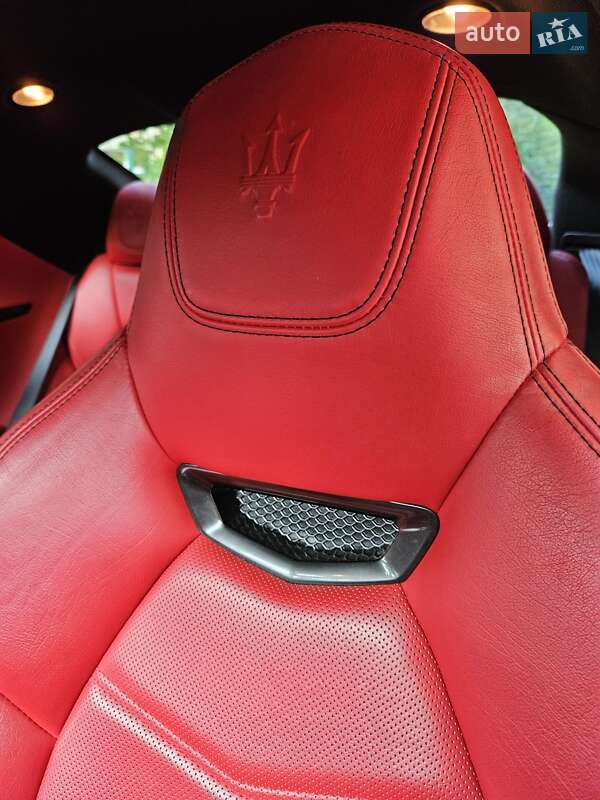 Купе Maserati GranTurismo 2014 в Львові