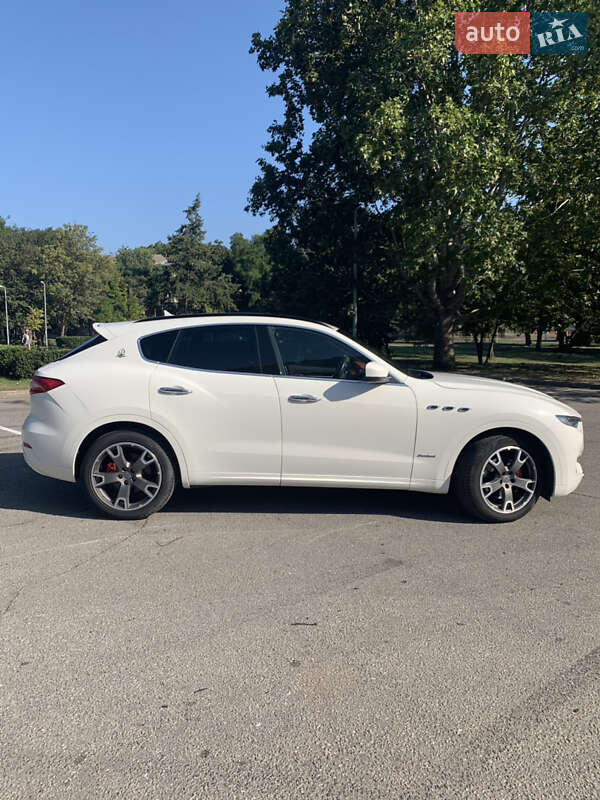 Внедорожник / Кроссовер Maserati Levante 2018 в Одессе