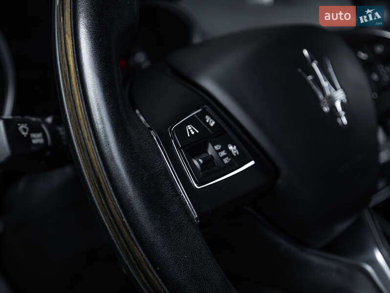 Позашляховик / Кросовер Maserati Levante 2016 в Києві