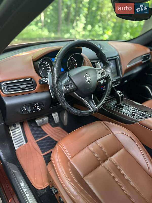 Внедорожник / Кроссовер Maserati Levante 2017 в Киеве