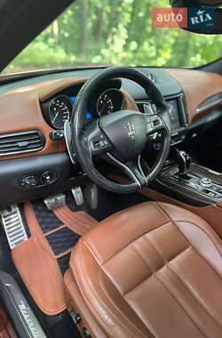 Позашляховик / Кросовер Maserati Levante 2017 в 