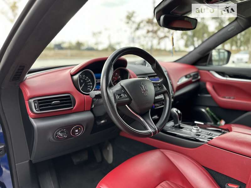 Внедорожник / Кроссовер Maserati Levante 2016 в Днепре