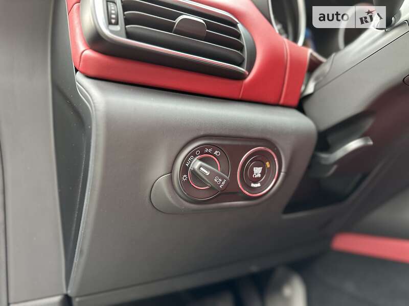 Внедорожник / Кроссовер Maserati Levante 2016 в Днепре