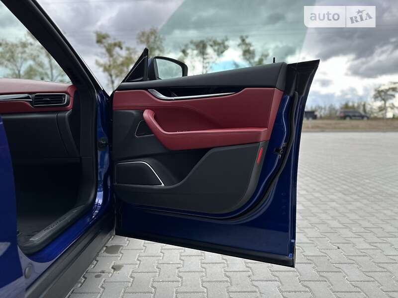 Внедорожник / Кроссовер Maserati Levante 2016 в Днепре