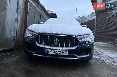 Позашляховик / Кросовер Maserati Levante 2020 в 