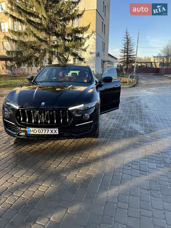 Внедорожник / Кроссовер Maserati Levante 2018 в Тернополе