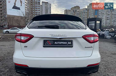 Внедорожник / Кроссовер Maserati Levante 2017 в Киеве