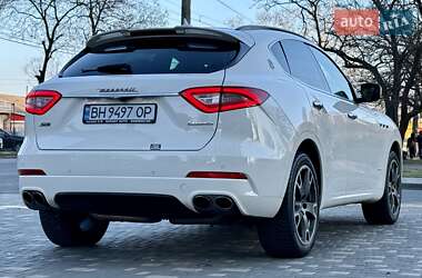 Позашляховик / Кросовер Maserati Levante 2016 в 