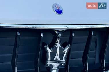 Позашляховик / Кросовер Maserati Levante 2016 в 