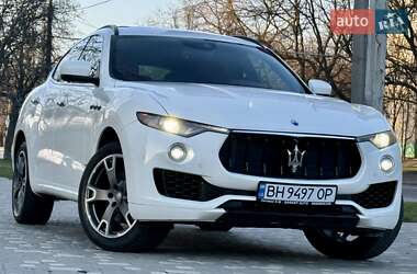 Позашляховик / Кросовер Maserati Levante 2016 в 