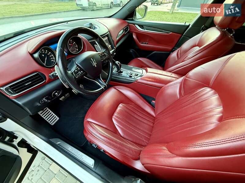 Внедорожник / Кроссовер Maserati Levante 2016 в Одессе