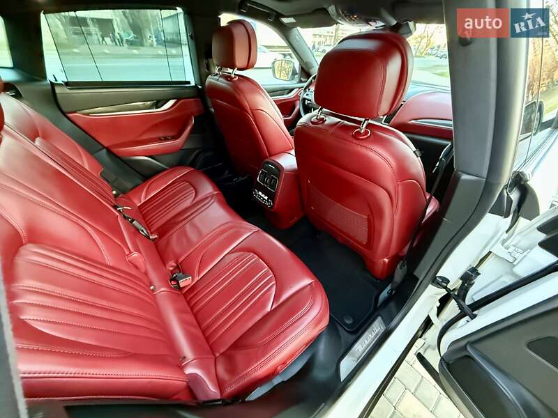 Внедорожник / Кроссовер Maserati Levante 2016 в Одессе