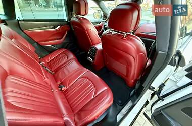 Позашляховик / Кросовер Maserati Levante 2016 в 