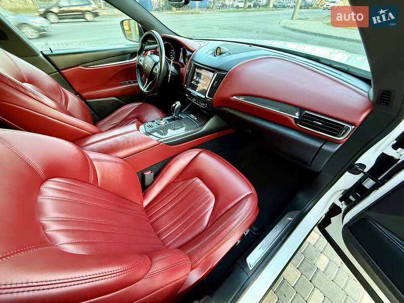 Внедорожник / Кроссовер Maserati Levante 2016 в Одессе