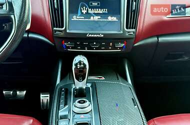 Позашляховик / Кросовер Maserati Levante 2016 в 