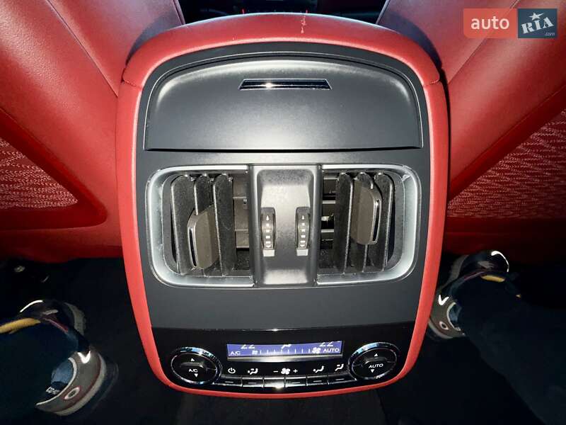 Внедорожник / Кроссовер Maserati Levante 2016 в Одессе