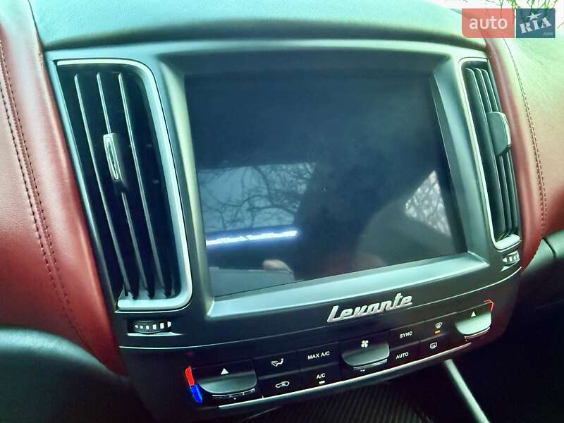 Внедорожник / Кроссовер Maserati Levante 2016 в Одессе